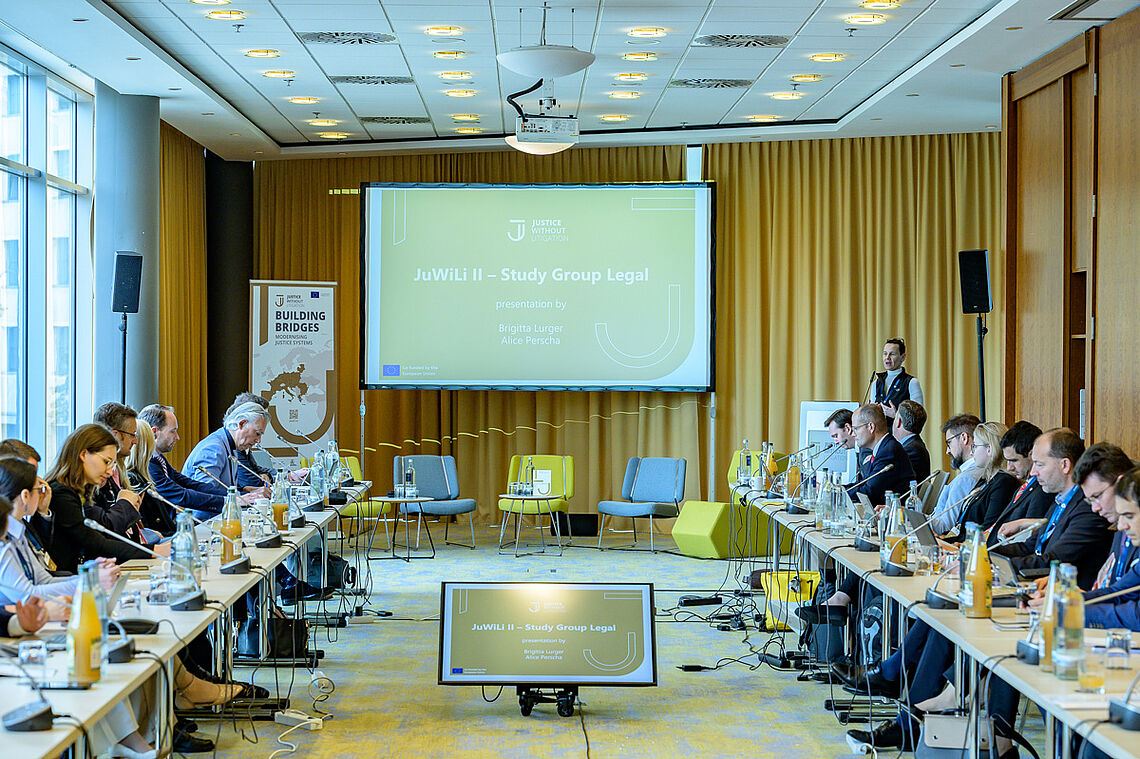 Justice Without Litigation II: Vortragende und Teilnehmer/-innen des Workshops am 11.07.2025 in Berlin